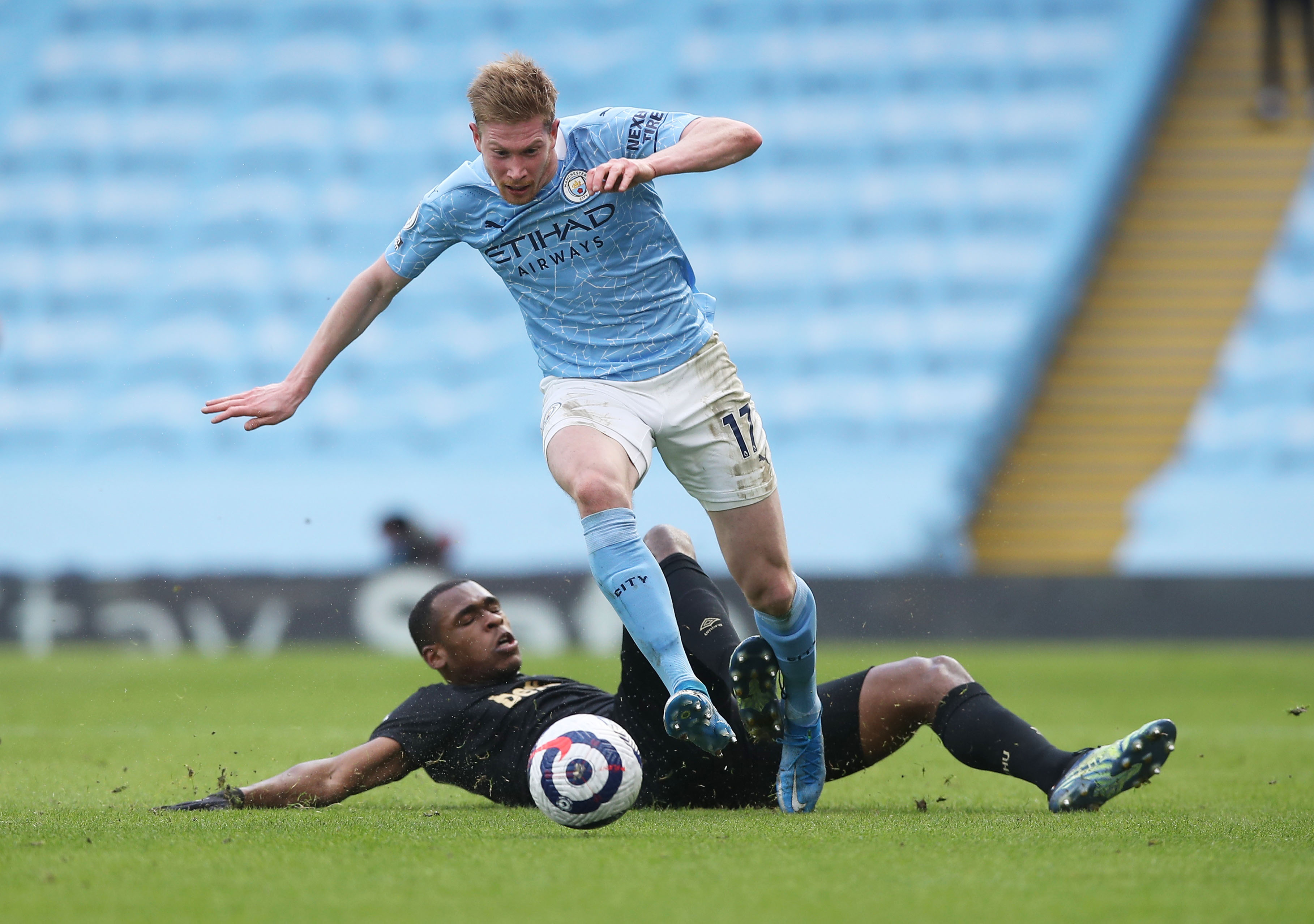 德布劳内赛事官方发布赛事规则更新新规，皇家马德里争议不断！